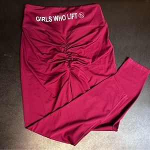 NWOT Girls Who Lift scrunch butt leggings, size medium in cranberry red